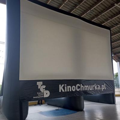 Kino letnie pod chmurką